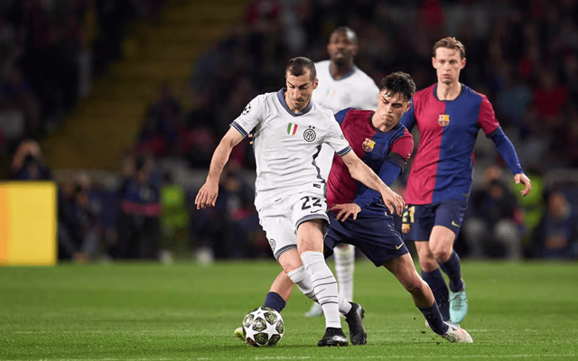 记者：皇马无法在1月激活帕斯的回购条款，且尚未考虑让其回归（据报道，皇马今冬无法启动帕斯回购，暂未将其回归纳入计划）