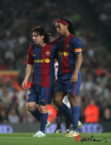 好人好事，河南球迷在苏州火车站救助突发疾病的大妈（苏州火车站突发疾病 大妈获河南球迷及时救助）