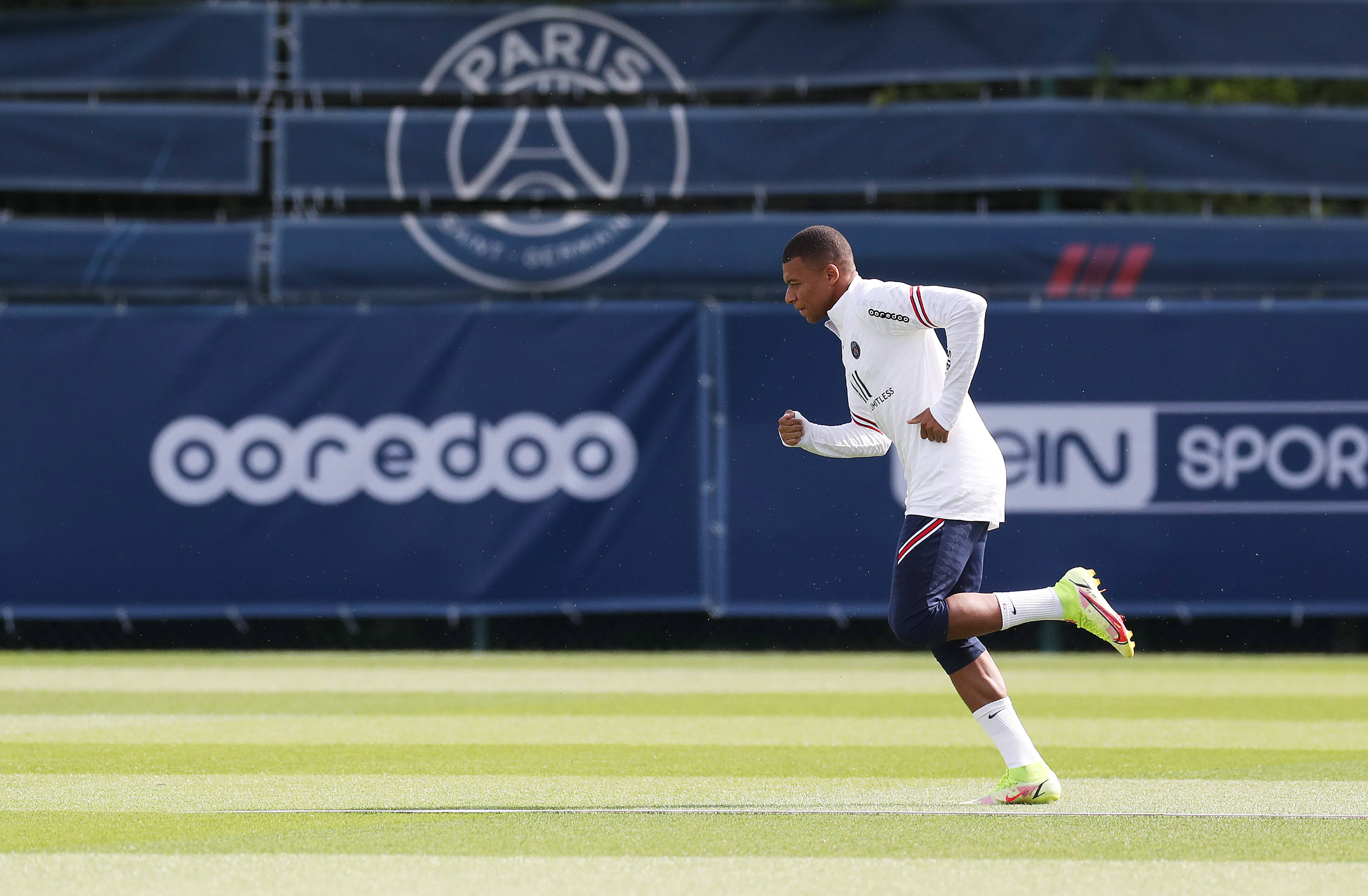 英超半场：姆伯莫造险，两队合计6脚射门，曼联0-0西汉姆联（英超半场战报：姆伯莫制造威胁，双方合计6次射门，曼联0-0西汉姆联）