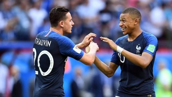 皮克：从纸面上看，法国是明年世界杯上最好的球队（皮克：论纸面实力，法国堪称明年世界杯最强队）