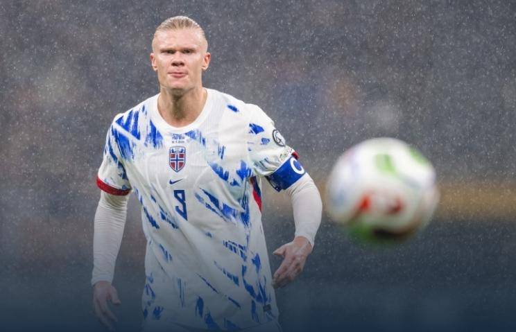 曼纳：因西涅是一名伟大的球员，但那不勒斯不会召回他（曼纳：因西涅实力非凡，但那不勒斯无意将其召回）