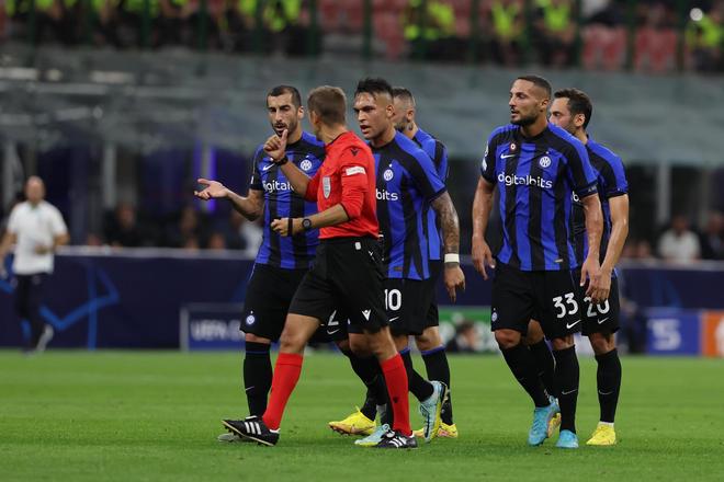 禁区内头球补射破门，毕津浩收获大连英博生涯首球（毕津浩禁区头槌补射破门，斩获大连英博处子球）