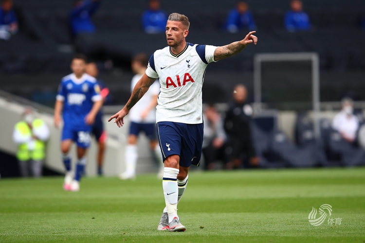 眼眶塌陷！赵鸿刚拳击生涯或终结，转型还是再战成艰难抉择（眼眶重伤，赵鸿刚拳击生涯或告终：转型抑或再战成两难选择）